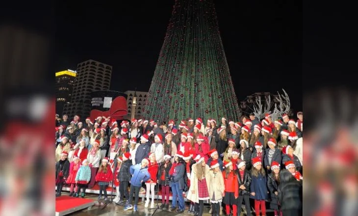 Festat e fundvitit, ndizen dritat e Pemës në ‘Sheshin Skënderbej’