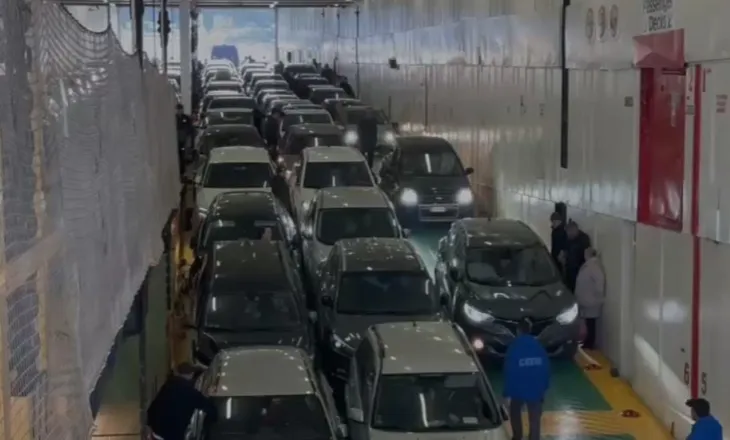 Festat e Fundvitit, rritet  fluksi i pasagjerëve në Portin e Vlorës