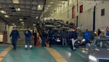 Festat kthejnë emigrantët në atdhe! Fluks i lartë në portin e Vlorës dhe Kakavijë