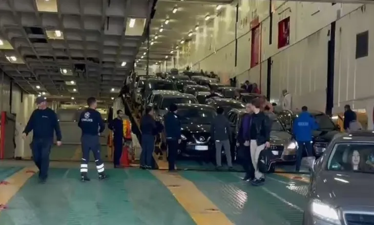 Festat kthejnë emigrantët në atdhe! Fluks i lartë në portin e Vlorës dhe Kakavijë