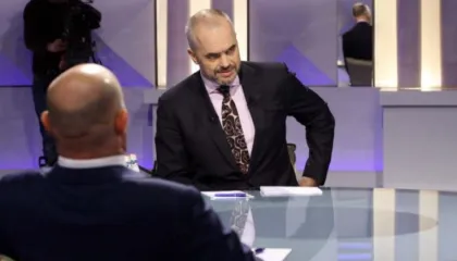 Fevziu i kujton foton nudo në plazh, Rama: Politika të vendos kufij edhe mbi lirinë personale