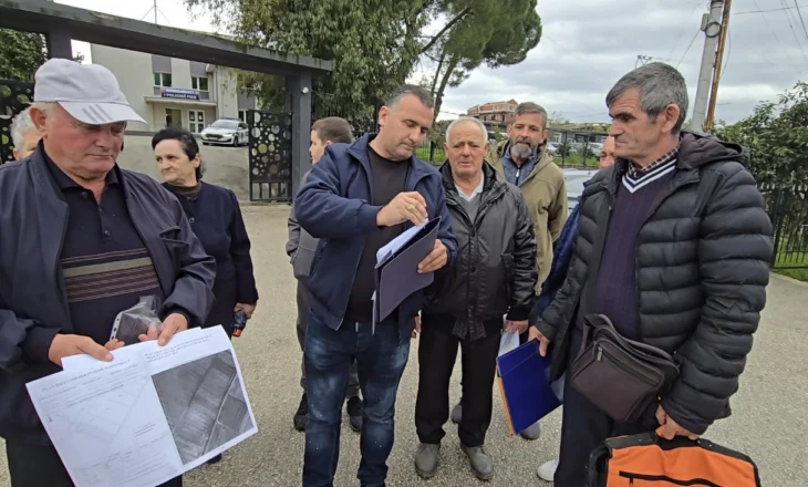 Fier – Fermerët e Boçovës kallëzojnë në Polici zaptimin e tokave: “30 vite që i punojmë, na morën pronën”