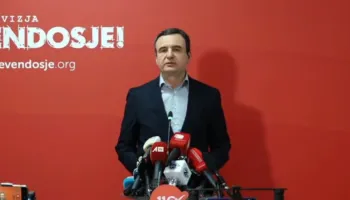 “Fitorja më e madhe në histori”/ LVV kryeson me rreth 50%, Kurti në konferencë: Ftoj partitë opozitare për bashkëpunim