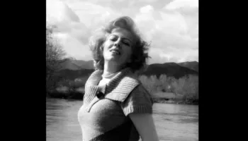 Flora Peci: Buzë liqenit