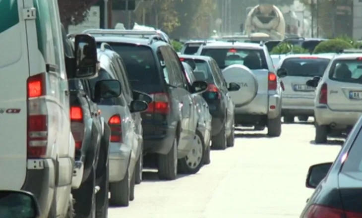 Fluks automjetesh gjatë festave të fundvitit, trafik i rënduar në Rrugën e Arbrit