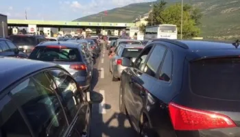 Fluks i lartë lëvizjesh në pikën kufitare të Morinës gjatë fundvitit