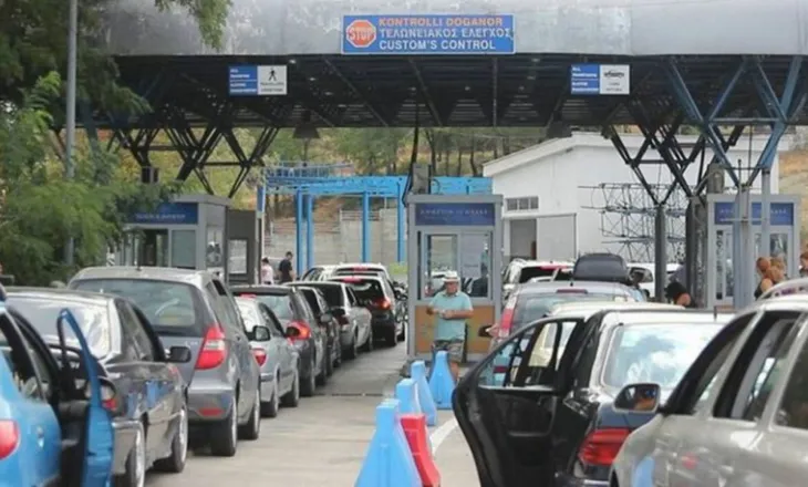 Fluks në pikën kufitare të Kakavijës, emigrantët kthehen për festat e fundvitit