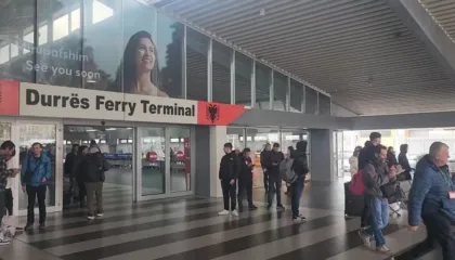 Fluks udhëtarësh në Portin e Durrësit, rreth 13 mijë priten deri të dielën