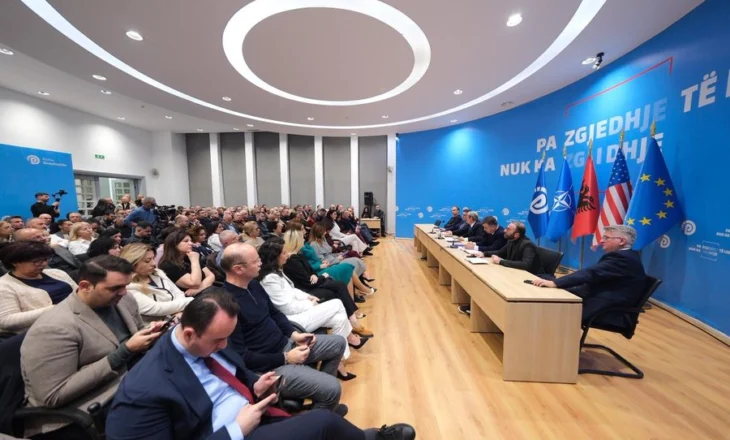 “Fokusi vetëm te protesta”, detaje nga mbledhja e Këshillit Kombëtar të PD