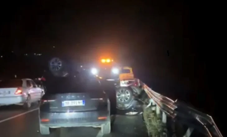 FOTO/ Aksident i rëndë në Rrugën e Arbrit, 4 persona dërgohen me urgjencë te Trauma