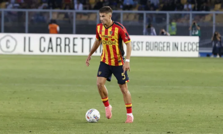 FOTO/ Te Lecce “fërkojnë duart”, “fluturon” kartoni i Medon Berishës