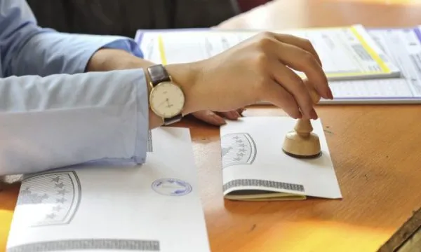 Fotografimi i votës në Kosovë/ Rasti në Suharekë, policia sjell njoftimin e ‘hekurt’