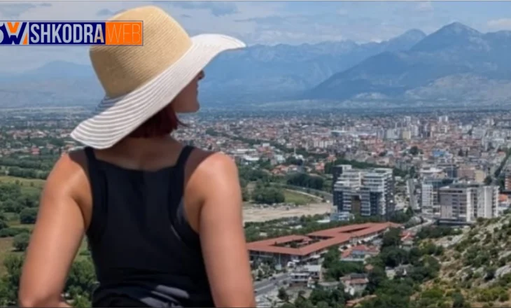 FOTOLAJM – Tifozja e ekipit të futbollit të Barit në Itali, provokon me foto edhe nga kalaja e Shkodrës…