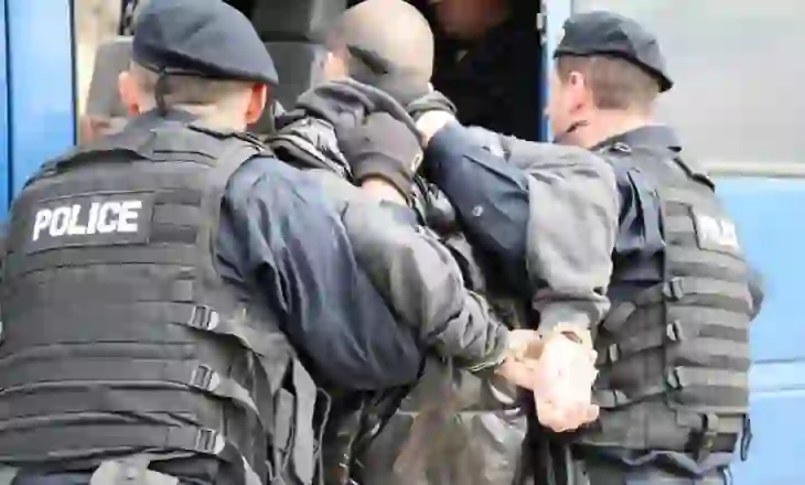 FOTOT/ “Më të këqijtë e më të këqijve”, 6 shqiptarë të rrezikshëm arrestohen nga Departamenti Amerikan i Sigurisë Kombëtare, ja për çfarë akuzohen