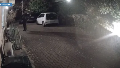 FOTOT/ Nga ngjitja nëpër banesa te shkulja kasafortave, ja si vepronte banda e “skifterëve” në Itali! Mijëra euro mall i grabitur