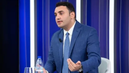 “Fundi i kësaj bande që e shkatërroi Shqipërinë”/ Protesta në Vlorë, Këlliçi: Administrata në gala, qytetarët pa ujë