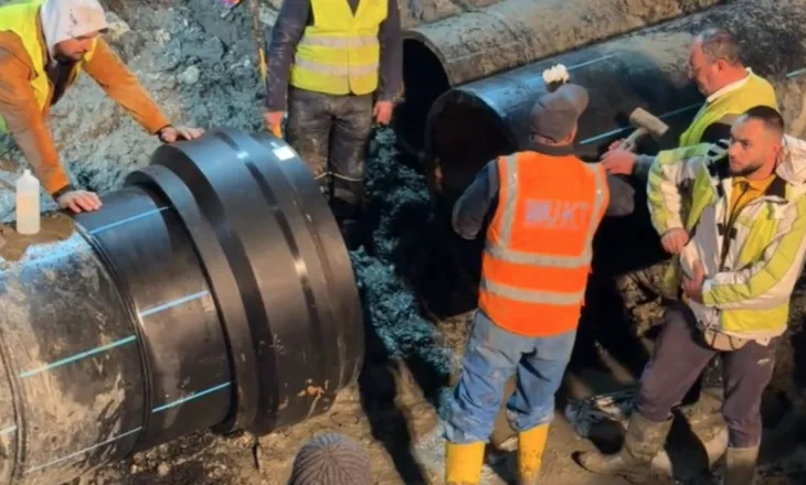 Furnizimi me ujë në Vlorë, UK apel qytetarëve: Në 48 orët e para mos e përdorni për konsum dhe gatim