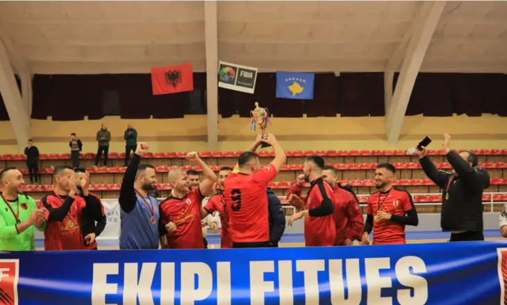 Futsall/ Finalja e Kupës mes Flamurtarit dhe Vllaznisë dhuron spektakël, në fund festojnë vlonjatët