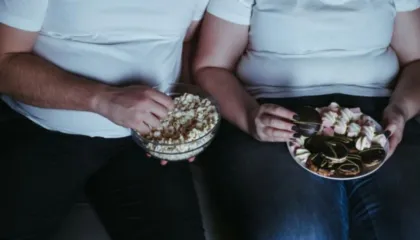 Gastroenterologu paralajmëron: Shmangni këtë ushqim të lehtë