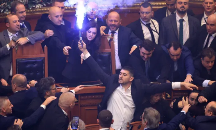 Gazeta britanike ‘Telegraph’: Aleatja e Ramës po e mban postin edhe pse ka urdhër-arresti ndaj saj, parlamenti shqiptar zhytet në kaos