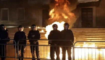 Gazeta holandeze/ DE TELEGRAAF: Shpërthen zemërimi kundër shtetit mafioz në Shqipëri, Rama refuzon dorëheqjen dhe mbron Ballukun