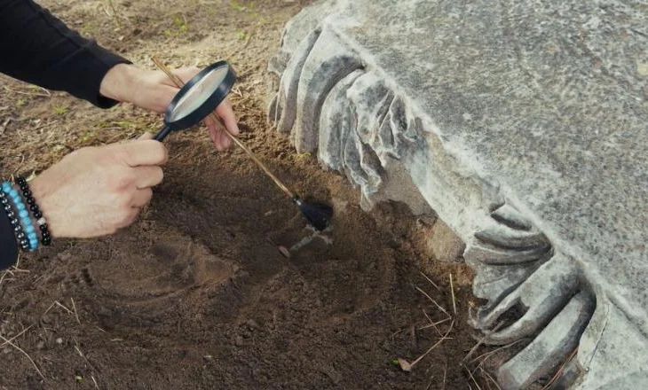 “Gjahtarët e thesareve” vënë në sulm varret ilire të Selcës/ Reagojnë ekspertët, kërkojnë ndryshime në Kodin Penal