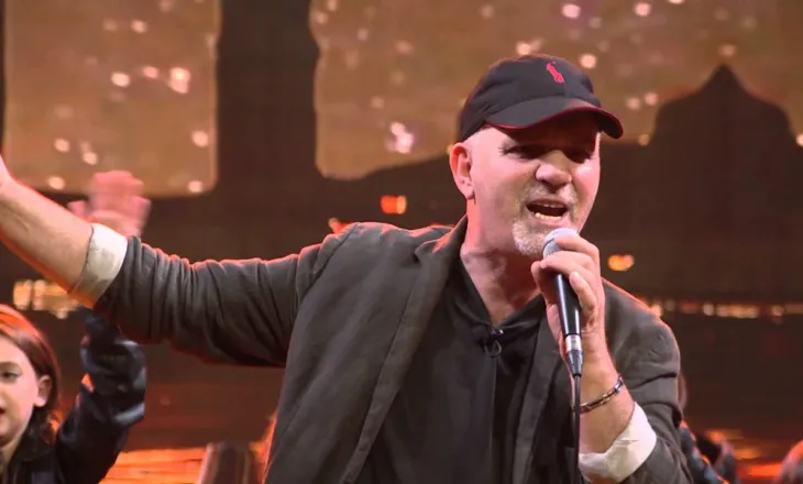 Gjendet pa jetë këngëtari i njohur shqiptar, zëri i këngës “Xhamadani vija vija”