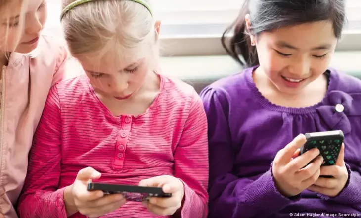 Gjermania me dorë “të hekurt”, thirrje për ndalimin e mediave sociale për fëmijët