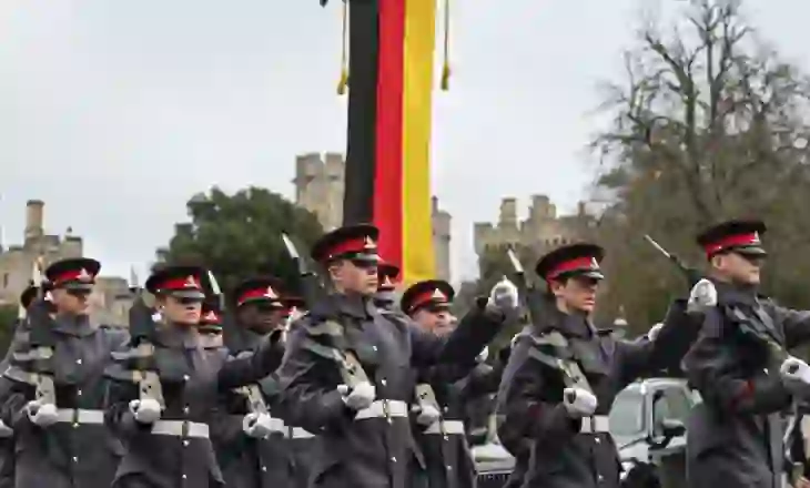 Gjermania miratoi rikthimin e shërbimit të detyrueshëm ushtarak, shpërthejnë protestat në të gjithë vendin
