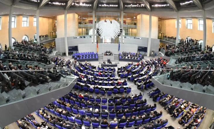 Gjermania voton rikthimin e programit të shërbimit ushtarak vullnetar për 18-vjeçarët