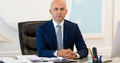 Gjobiten 6 kompani të grumbullimit të frutave, por jo monopoli i Klodian Allajbeut. Ekspertët: Aksioni i Autoritetit të Konkurrencës, i dyshimtë