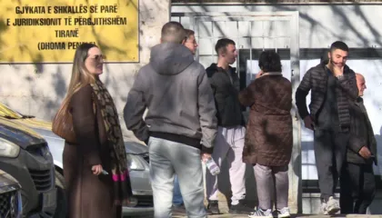 Gjyqi i shpërndarësve të drogës në Tiranë, policët u infiltruan si përdorues, më pas në grackë ranë…