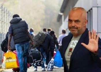 Gjysma e emigrantëve të kthyer duan të ikin sërish, ndërsa klima ekonomike në Shqipëri përkeqësohet