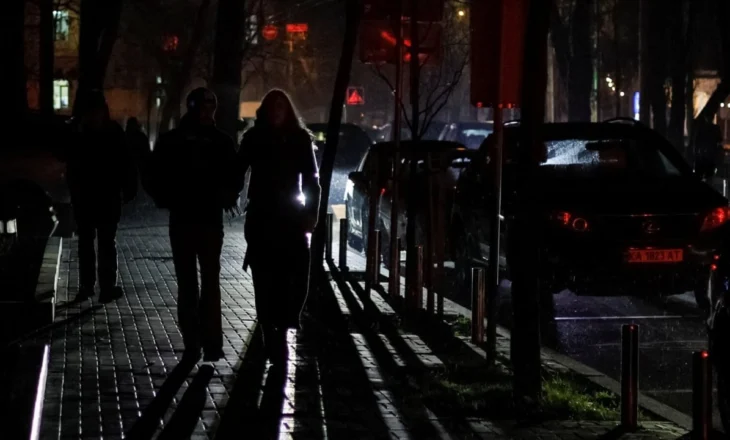 Gjysma e Kievit në terr pas sulmeve ruse, Ukraina ndërmerr hapa për kursimin e rrymës