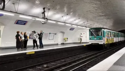 Goditi me thikë 3 gra në metronë e Parisit, arrestohet sulmuesi