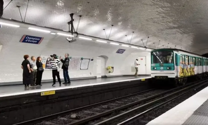 Goditi me thikë 3 gra në metronë e Parisit, arrestohet sulmuesi