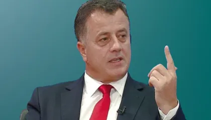 Goditja e fundit/ Noka: Salianji u vetëpërjashtua që kur u ul me Ergys Agasin, Suel Çelën dhe Ben Qimen