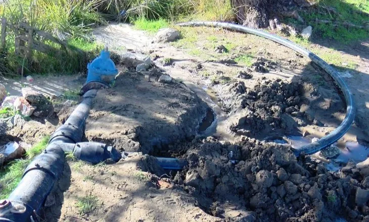 Grabitet ujësjellësi në Vlorë/ Mbeten pa ujë banorët në disa zona të qytetit