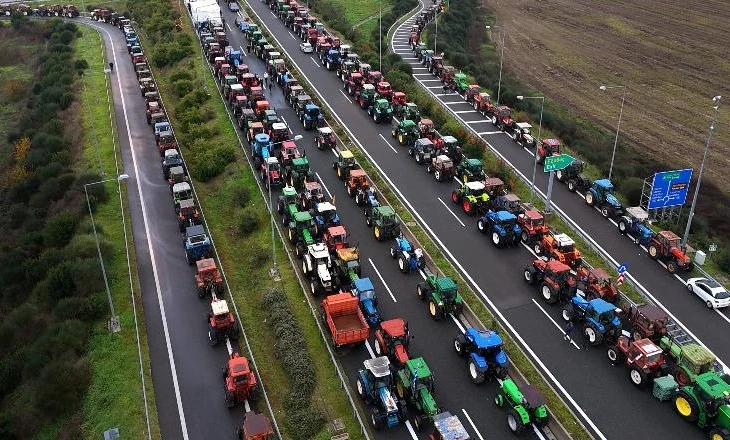 Greqia në kaos! Fermerët bllokojnë Kakavijën, paralajmërohen udhëtarët shqiptarë
