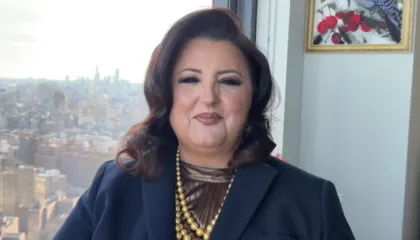 “Guri i rëndë në vend të vet”, Parashqevi Simaku merr titullin “Qytetare Nderi”: Akoma jam kavajase!