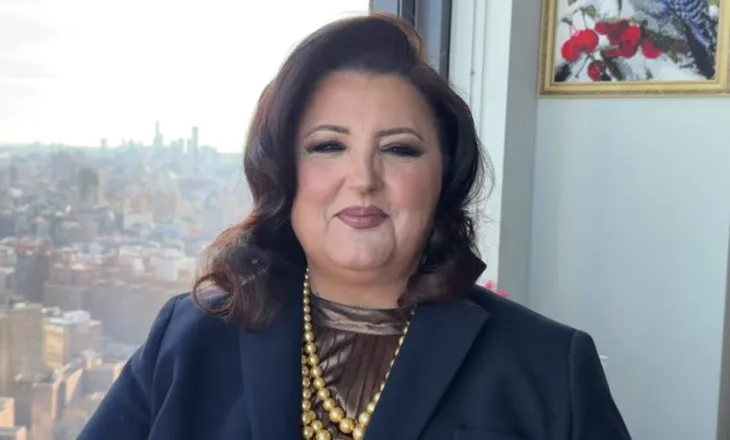 “Guri i rëndë në vend të vet”, Parashqevi Simaku merr titullin “Qytetare Nderi”: Akoma jam kavajase!