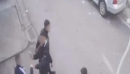 “Hajde sqarohemi pas mësimit”! Ndodh sërish në Shkodër: Sherr me thika në shkollë, njëri me kapuç nxjerr thikën dhe…