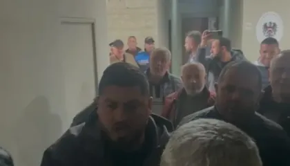 “Hapeni derën, pse dele jemi ne”, tensione në Vlorë, shoferët e autobusave kërkojnë takim me kryetaren e këshillit bashkiake