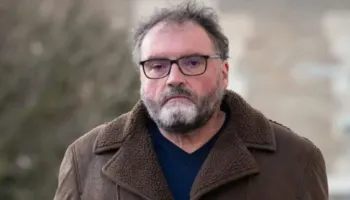 Helmoi qëllimisht 30 pacientët e tij, mjeku anestezist dënohet me burgim të përjetshëm, hiqej si shpëtimtar