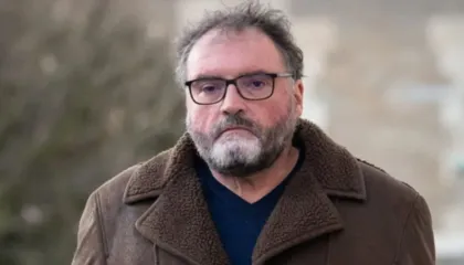 Helmoi qëllimisht 30 pacientët e tij, mjeku anestezist dënohet me burgim të përjetshëm, hiqej si shpëtimtar