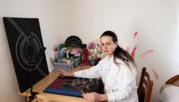 Historia frymëzuese e 37-vjeçares në Laç, nga tri betejat me kancerin, tek artizanati