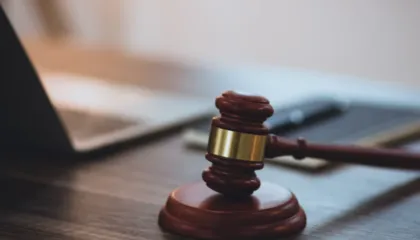 I akuzuar për vrasje, trajtime mizore të shqiptarëve e bastisje, Sllagjan Trajkoviç dënohet me dhjetë vjet burg..