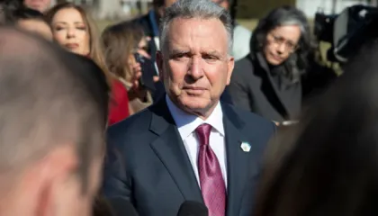 I dërguari special i Trump nën hetim për shkelje të etikës, dyshohet se ka lidhje financiare me Emiratet e Bashkuara Arabe në hapësirën e kriptomonedhave