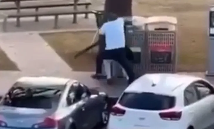 “I hipa mbi shpinë, e godita dhe i thashë të lëshonte armën”, heroi i plazhit Bondi përshkruan se si çarmatosi një nga terroristët