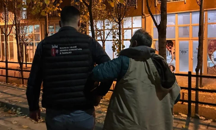 I moshuari gjendet i braktisur në rrugë, Bashkia e Tiranës e sistemon në Qendrën Sociale ‘Strehëza’”